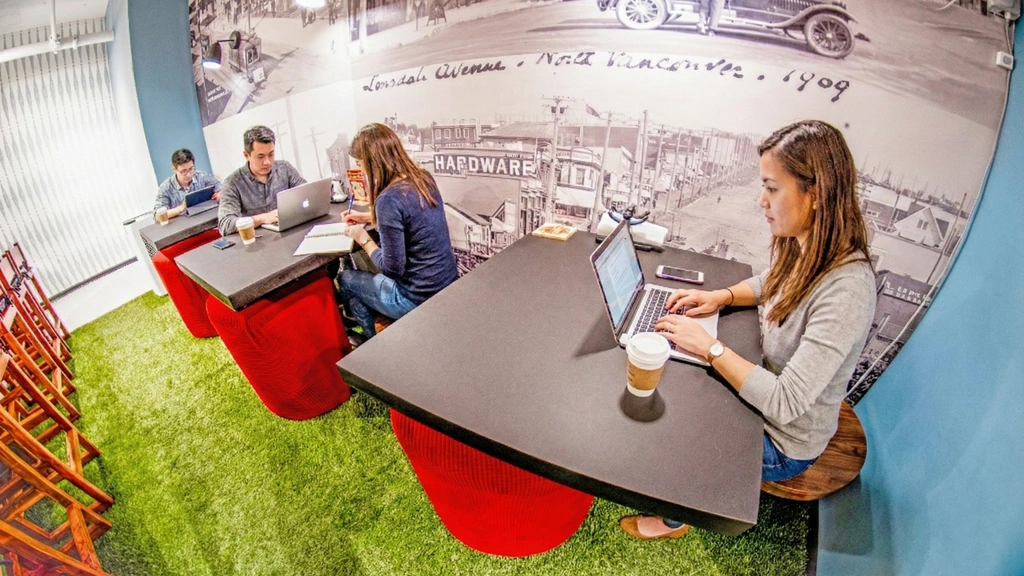 Lounge Area and Hot Desks - Thumbnail 3