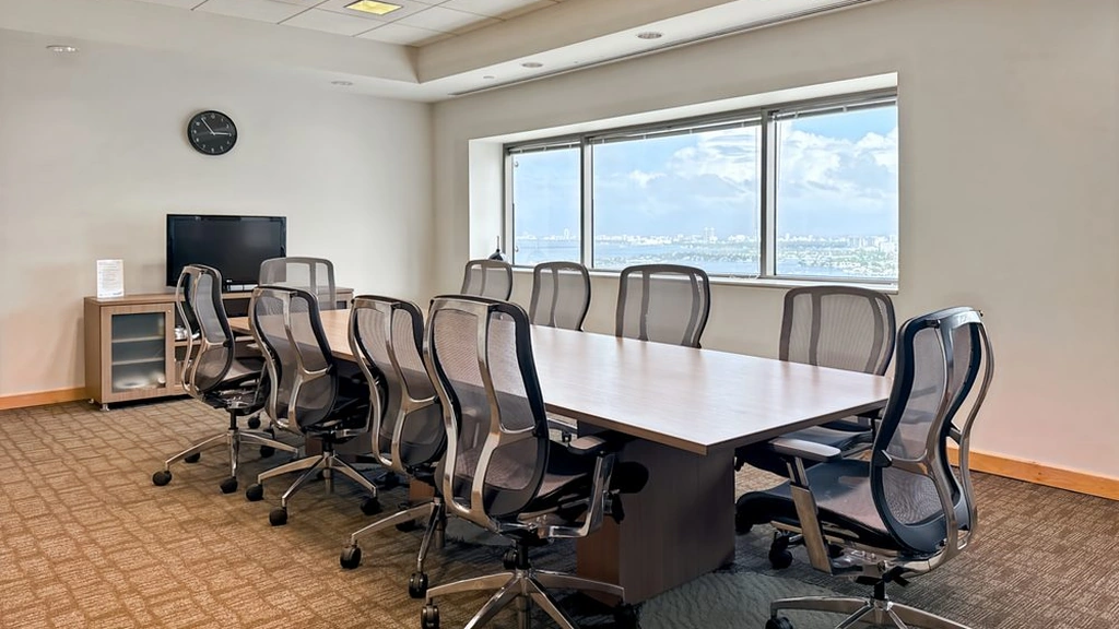 Regus: 201 South Biscayne Boulevard, 28th Floor, Miami, FL, 33131, USA - Thumbnail 4
