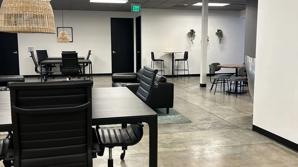 WorkSpace: 2292 Faraday Avenue, Carlsbad, CA 92008, USA - Thumbnail 4