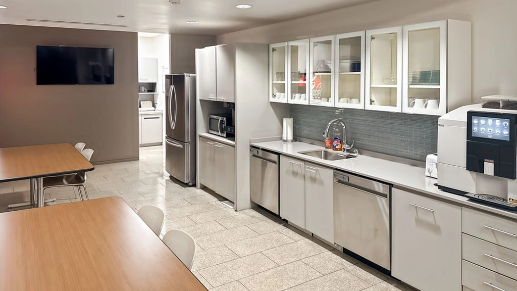 Regus: 1980 Festival Plaza Drive, Suite 300, Las Vegas, NV, 89135, USA - Thumbnail 3