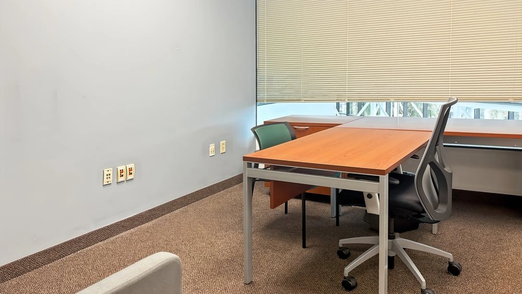 Regus: 4651 Salisbury Road Baymeadows, Suite 400, Jacksonville, FL, 32256, USA at Regus: 4651 Salisbury Road Baymeadows, Suite 400, Jacksonville, FL, 32256, USA in Jacksonville, Florida — photo 1 of 4