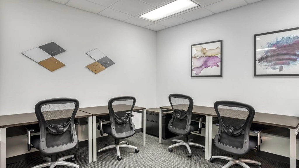 Regus: 400 West Capitol Avenue, Suite 1700, Little Rock, AR, 72201, USA - Thumbnail 3