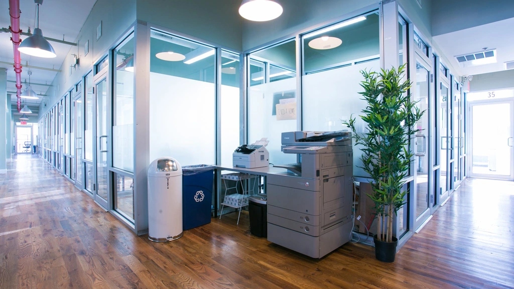 Green Desk: 147 Prince Street, Brooklyn, NY 11201 - Thumbnail 2