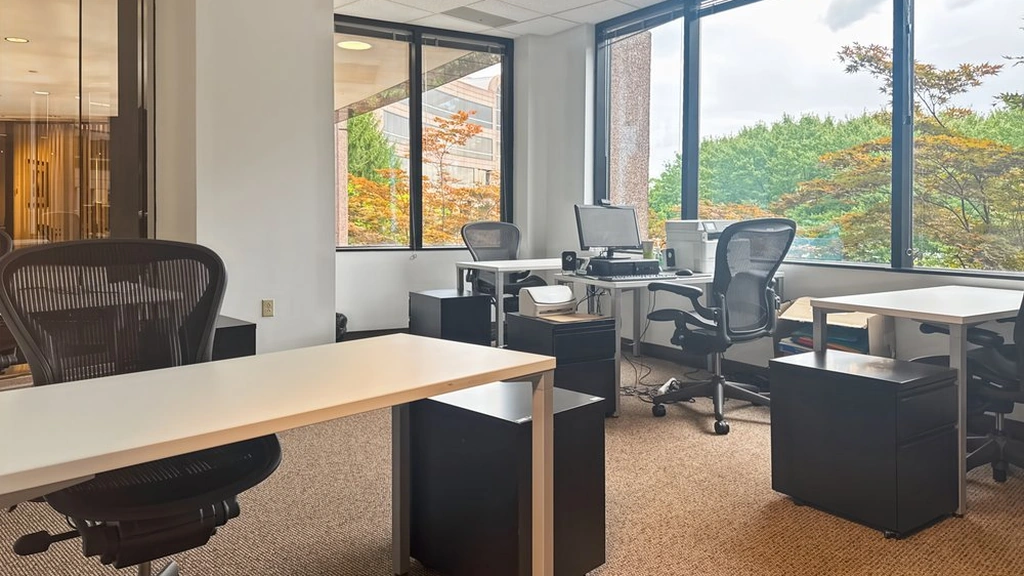 Regus - Park One Center: 6100 Oak Tree Boulevard, Suite 200, Independence, OH, 44131, USA - Thumbnail 3