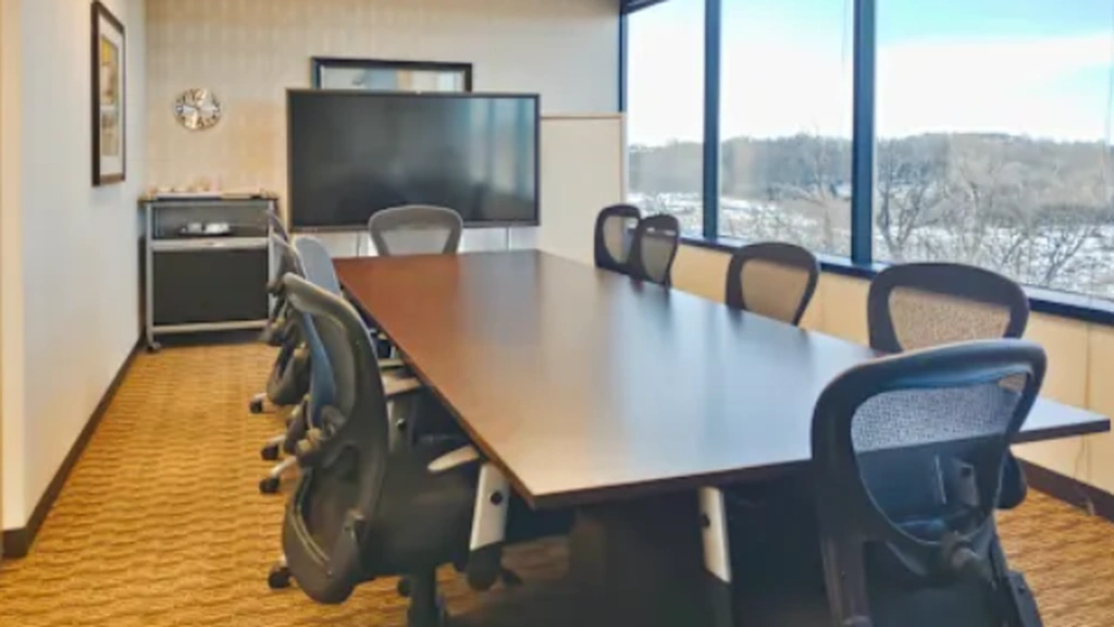 Regus: N19 Riverwood Dr Suite 350, Waukesha, WI 53188, United States - Thumbnail 3