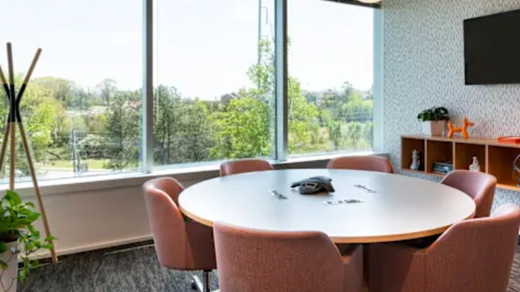 Regus: 5113 South Harper Avenue, Chicago, IL, USA - Thumbnail 2