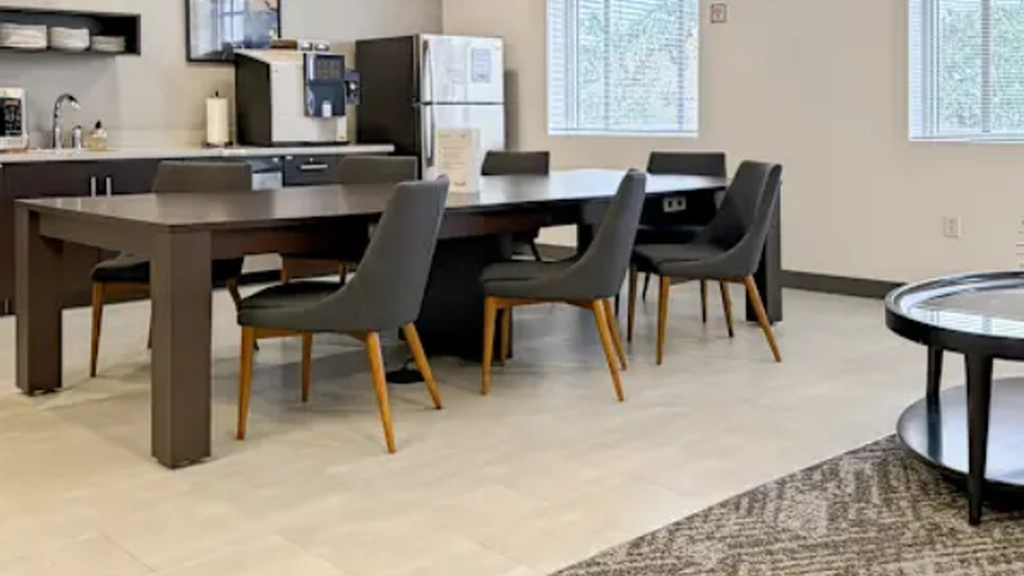 Regus: 2054 Vista Parkway Emerald View, # 400, West Palm Beach, FL 33411, United States - Thumbnail 2