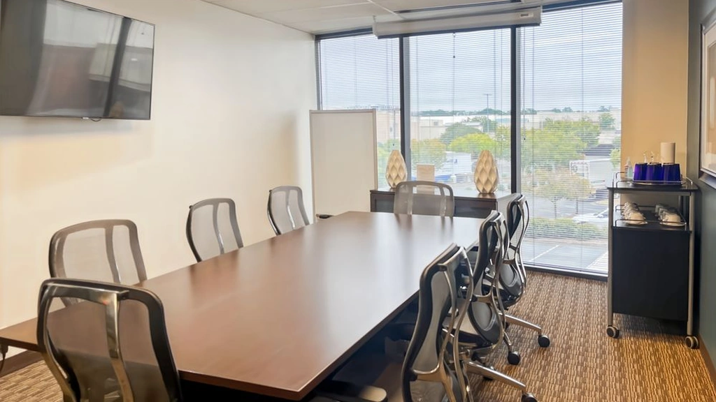 Regus - Piedmont Southpark Towers: 6201 Fairview Road, Suite 200, Charlotte, NC 28210 - Thumbnail 4