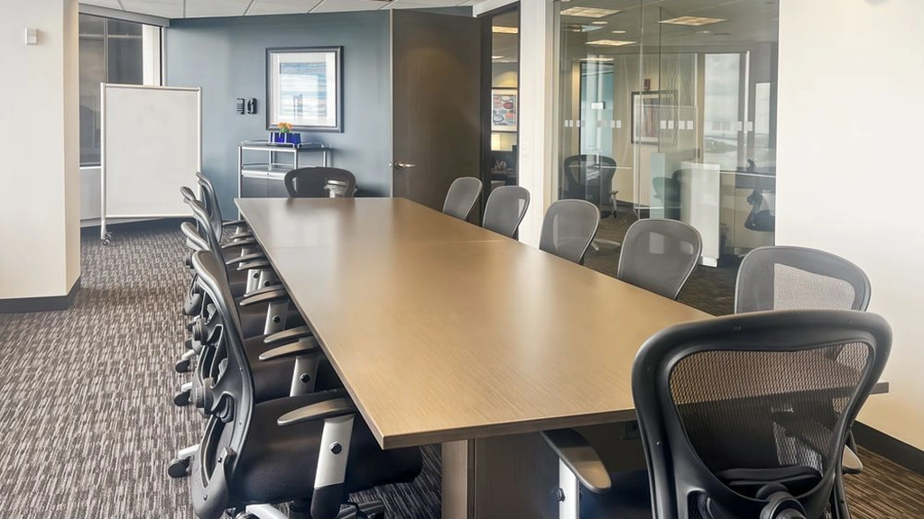 Regus - RenCen: 400 Renaissance Center, Suite 3800, Detroit, MI 48243, USA - Thumbnail 4