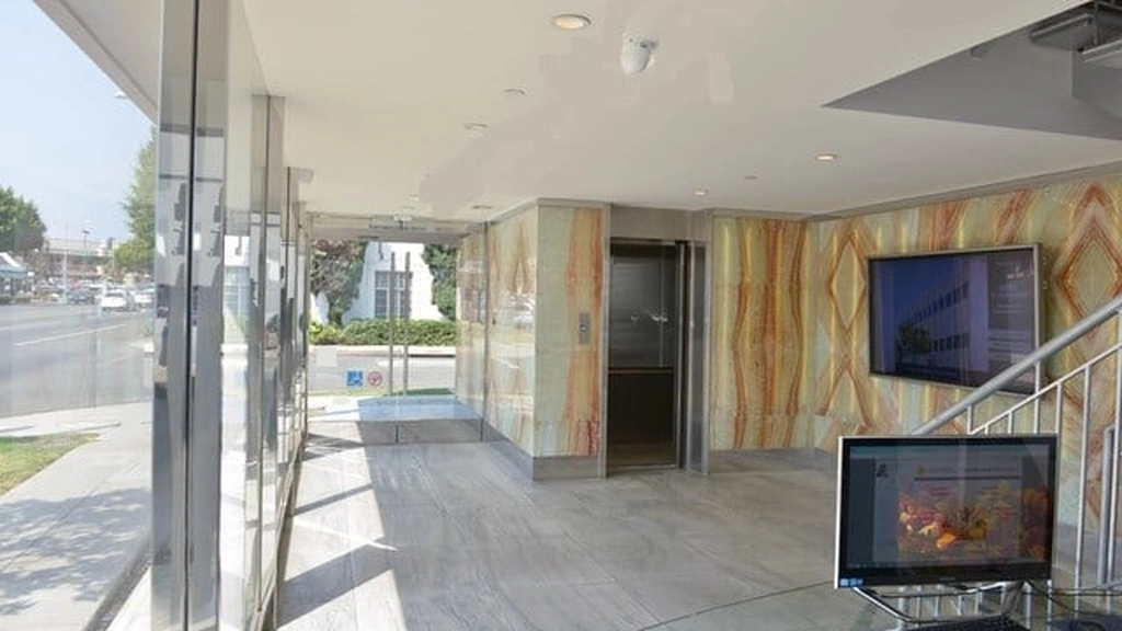 California Virtual: 8889 W Olympic Blvd, Beverly Hills, CA 90211, United States - Thumbnail 3