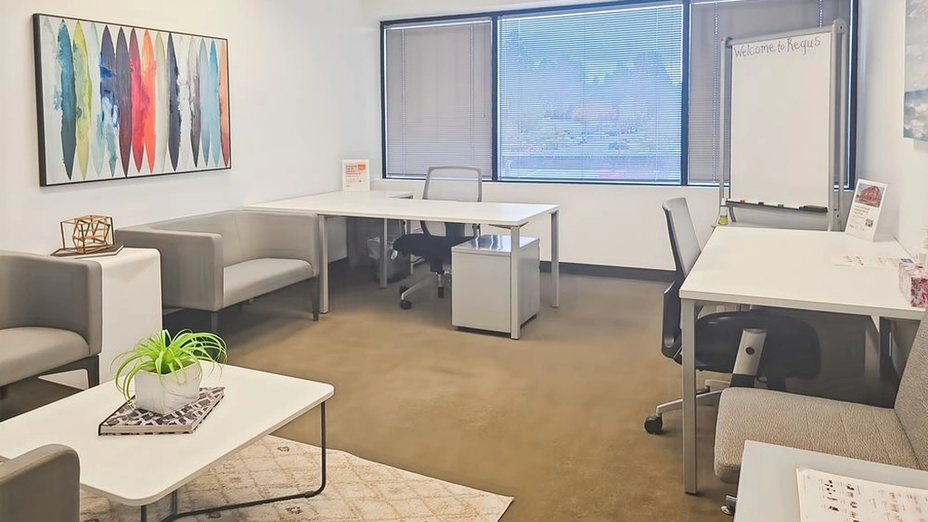 Regus - Clackamas: 10121 Southeast Sunnyside Rd, Suite 300, Clackamas, OR, 97015, USA - Thumbnail 3