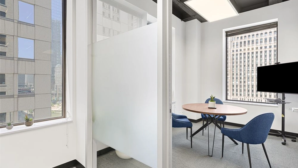 Expansive: 211 W Wacker Dr, Chicago, IL 60606 at Expansive: 211 W Wacker Dr, Chicago, IL 60606 in Chicago, Illinois — photo 1 of 4