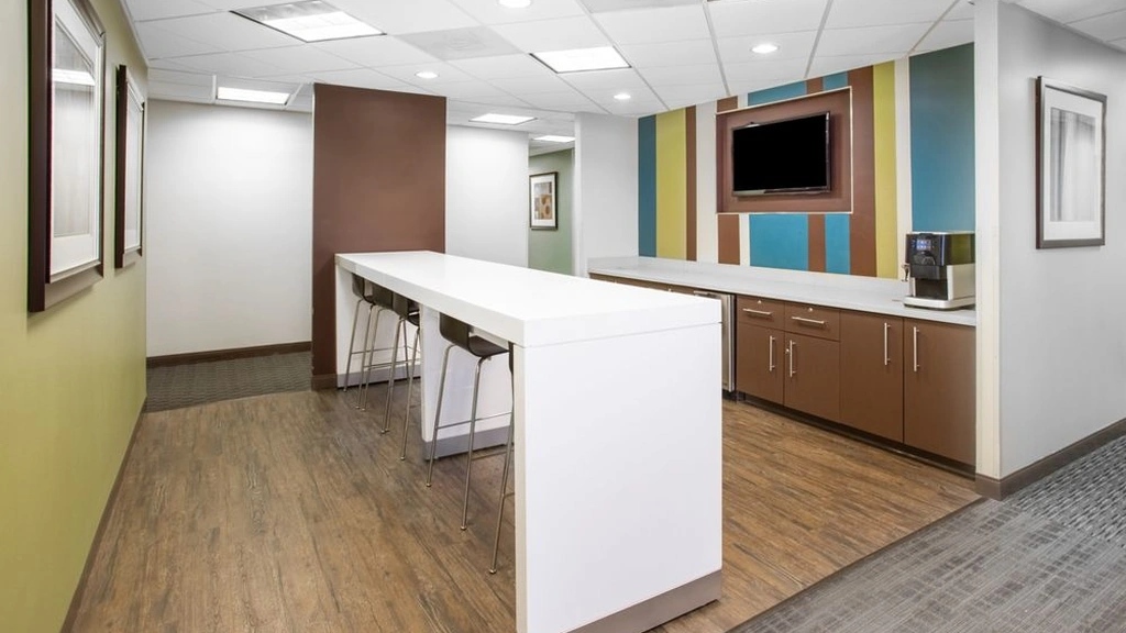 Regus - Wells Fargo Plaza: 221 North Kansas Street, Suite 700, El Paso, TX, 79901, USA - Thumbnail 4
