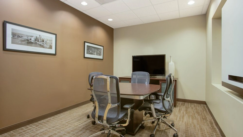 Regus - PNC Center: 201 East Fifth Street Central Business District, Suite 1900, Cincinnati, OH, 45202, USA - Thumbnail 2