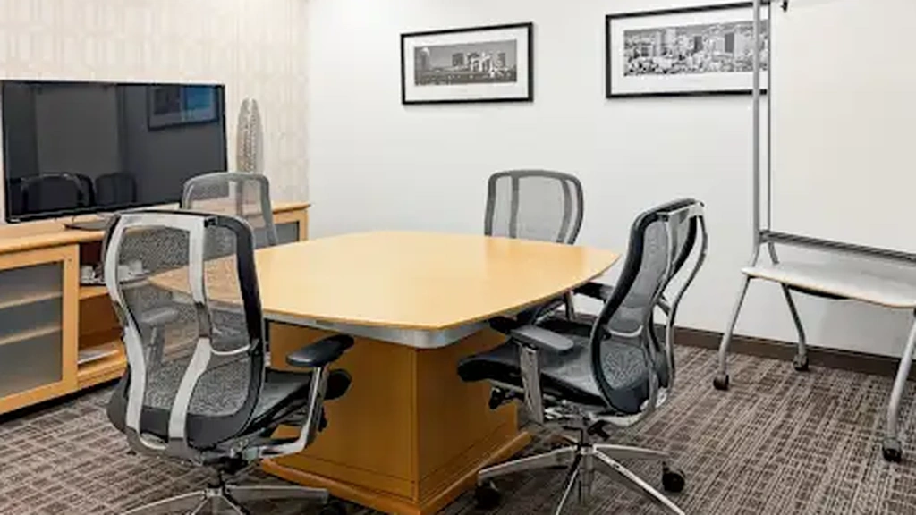Regus: 20130 Lakeview Center Plaza, Suite 400, Ashburn, VA 20147 - Thumbnail 3