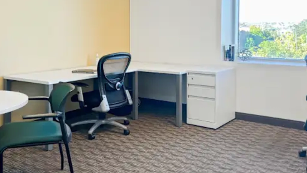 Regus: Gateway Plaza, 25350 Magic Mountain Pkwy Suite 300, Valencia, CA 91355, United States - Thumbnail 3