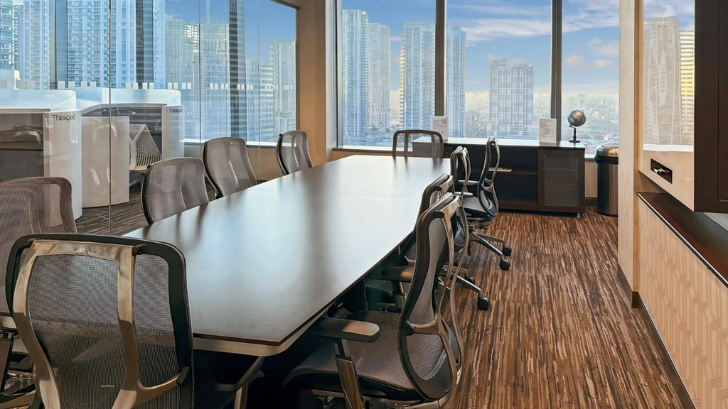 Regus - Wells Fargo Plaza: 333 Southeast 2nd Avenue Downtown Miami, Suite 2000, Miami, FL, 33131, USA - Thumbnail 3