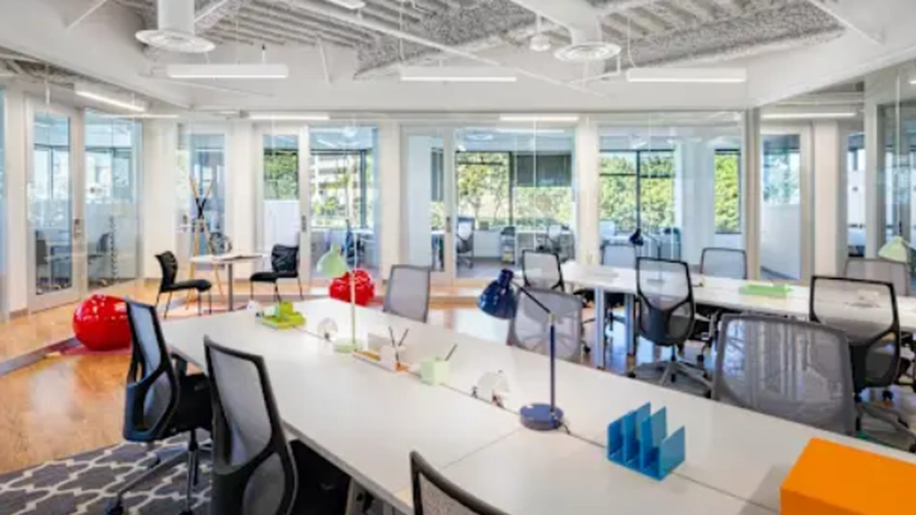 Regus: 10 N Martingale Rd #400, Schaumburg, IL 60173, United States - Thumbnail 2