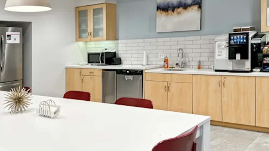 Regus: 200 South Wacker Drive Downtown, 31st Floor, Chicago, IL 60606, United States - Thumbnail 2