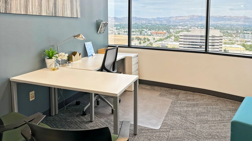 Regus: 6320 Canoga Avenue, 15th Floor, Woodland Hills, CA, 91367, USA - Thumbnail 3