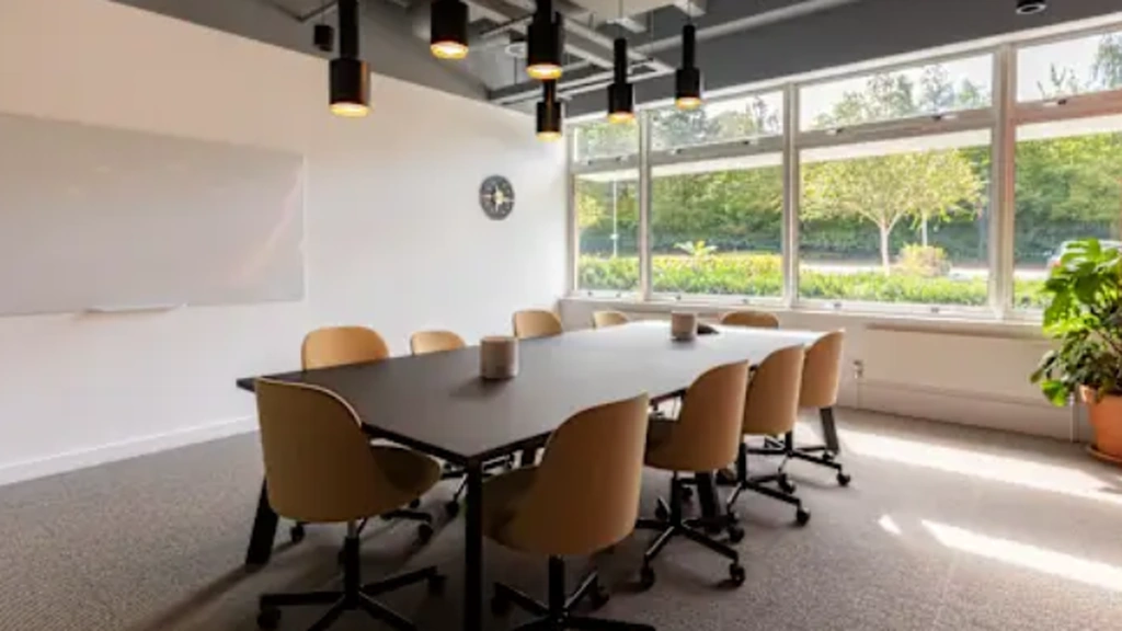 Regus: 100 Saunders Rd Suite 150, Lake Forest, IL 60045, United States - Thumbnail 2