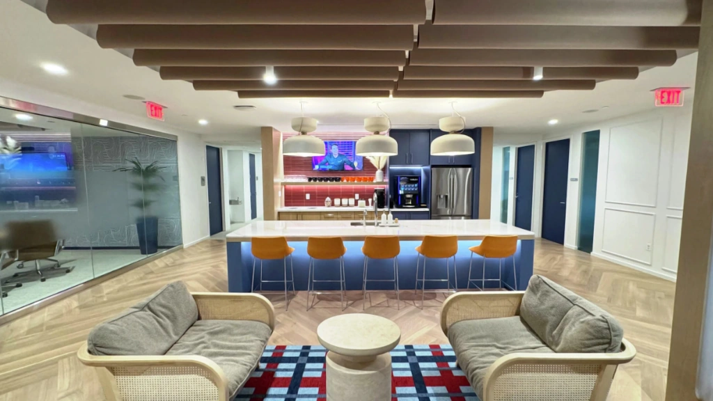 Carr Workplaces: 1750 Tysons Blvd Ste 1500, McLean, VA 22102, United States - Thumbnail 4