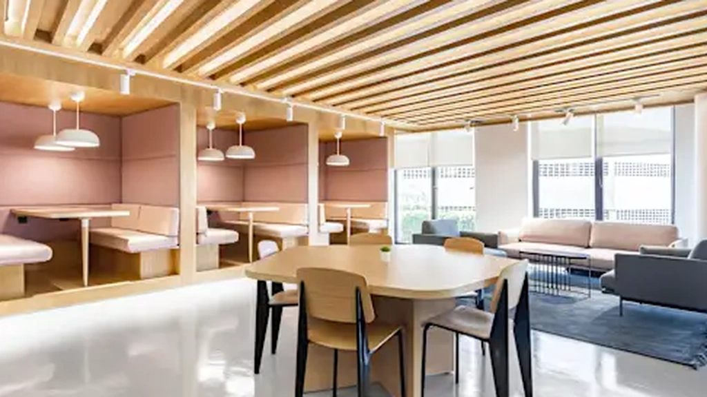 Regus: 5250 Old Orchard Road, Suite 300, Skokie, IL, 60077 - Thumbnail 3