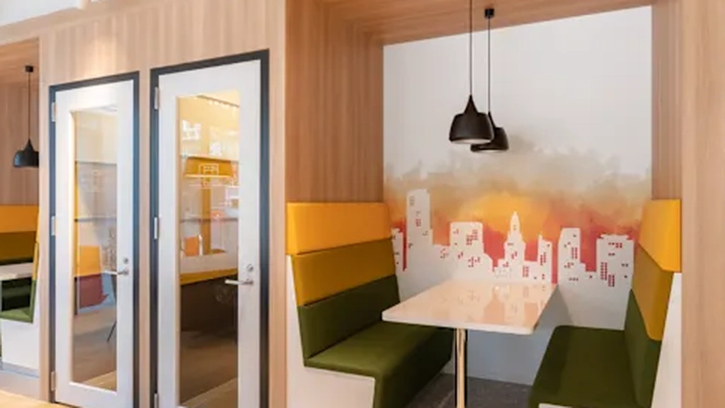 Regus: 435 Nichols Road Country Club Plaza, Suite 200, Kansas City, MO, 64112 - Thumbnail 2