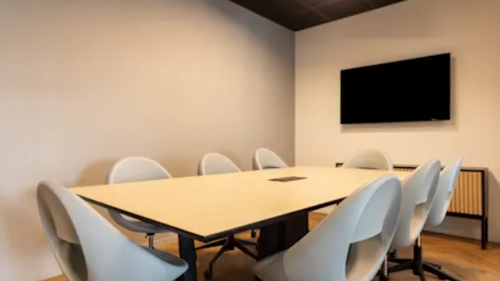 Regus - St Charles - The Plaza: 100 Illinois St Ste 200, St. Charles, IL 60174, United States - Thumbnail 2