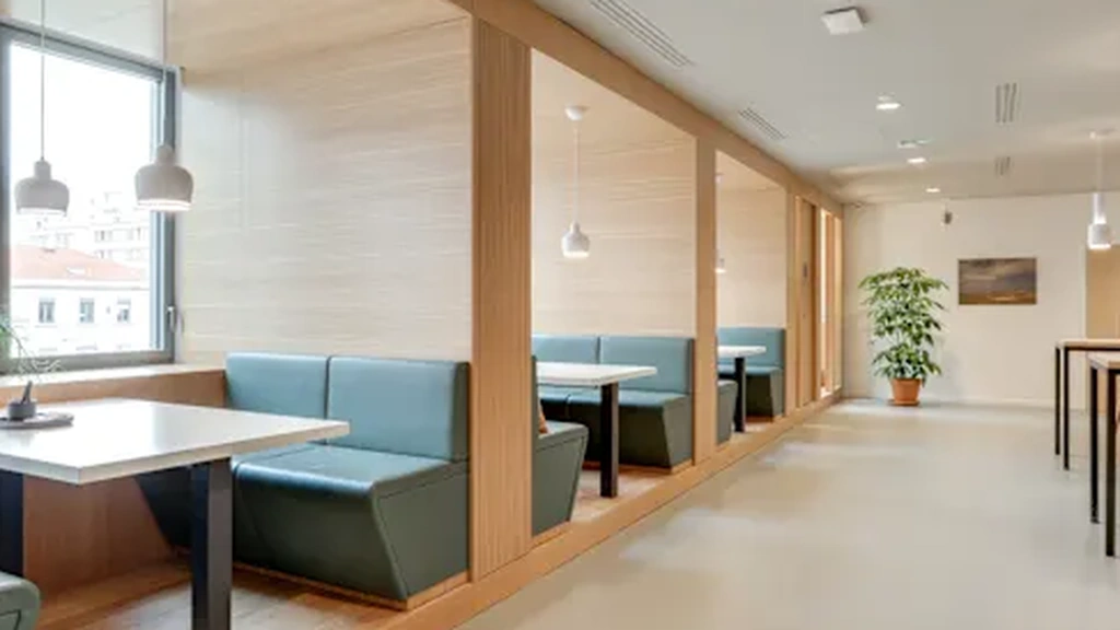 Regus - Sterling Pointe: 303 Perimeter Center North, Suite 300, Dunwoody, GA 30346 - Thumbnail 2