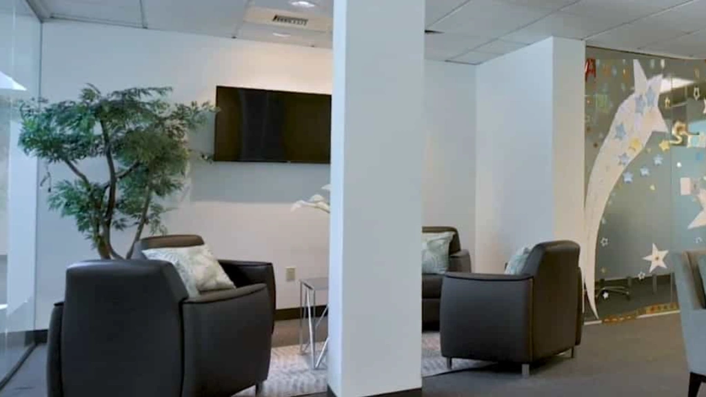 extraSlice: 3600 136th Pl SE, Suite 300, Bellevue, WA 98006 - Thumbnail 2