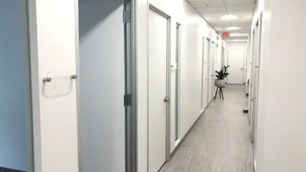 Oasis: 12 South Summit Ave, Suite 100, Gaithersburg, MD 20877 - Thumbnail 4