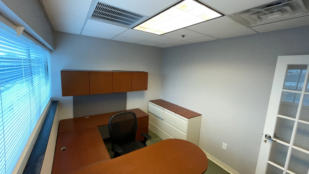 Bright 2nd Floor Private Office  - Thumbnail 3