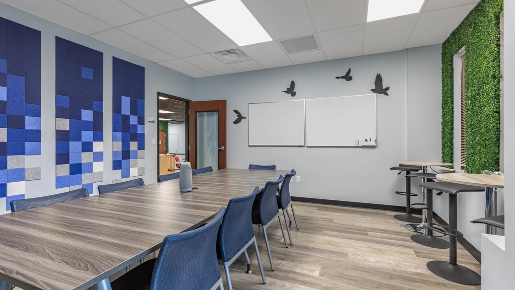 Medium Conference Room - Thumbnail 2