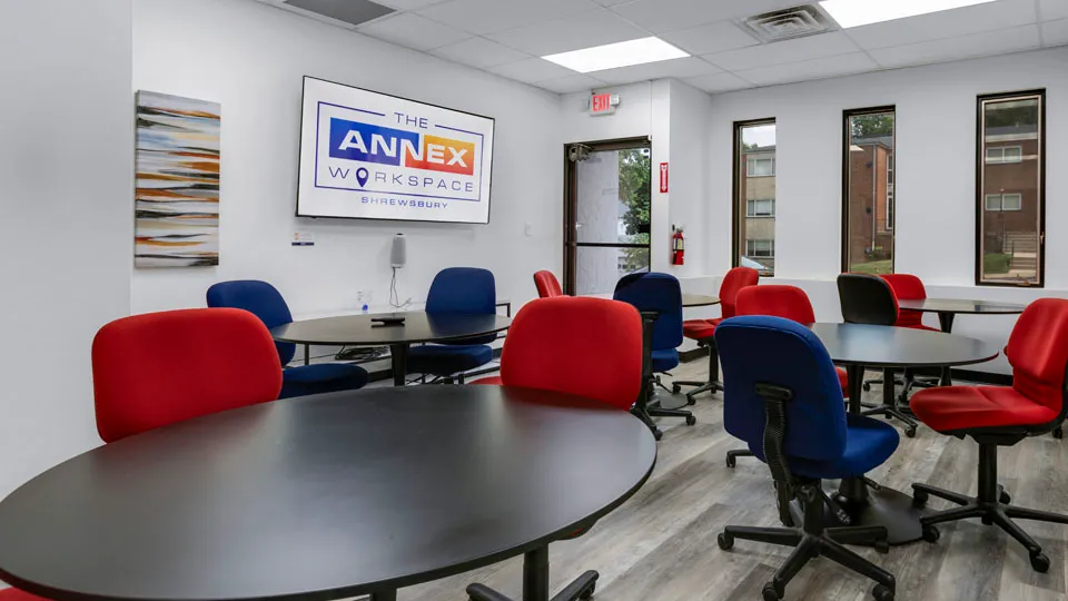 Large Conference Room - Thumbnail 2