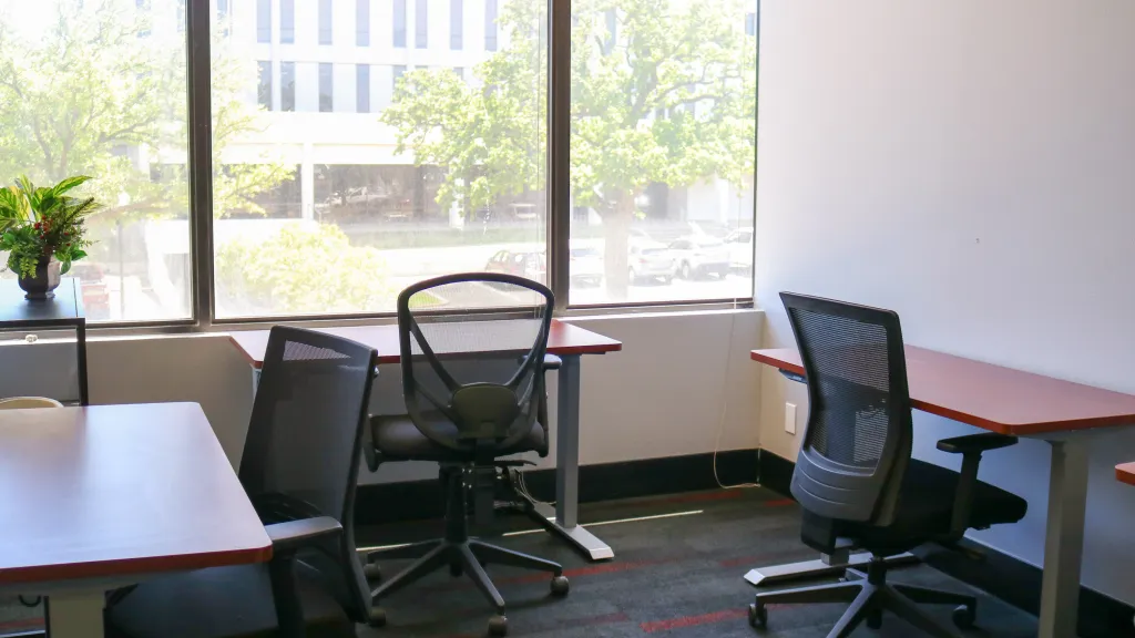 4 Desk CoWorking Space - Media 1