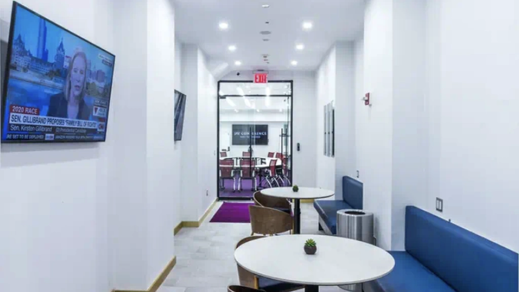 The Monroe Room: 54 Person @ Jay Suites - Fifth Avenue - Thumbnail 3