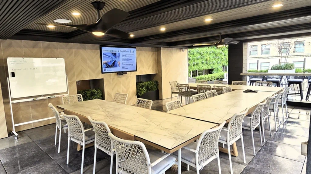 Rooftop Meeting Room: 5 Person @Jay Suites-Grand Central - Thumbnail 2