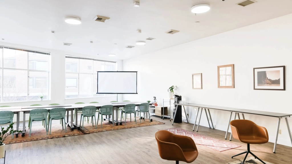 Large Downtown Seattle Private Meeting Suite with Natural Light - Media 1