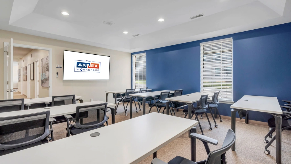 Large Conference Room - Thumbnail 2