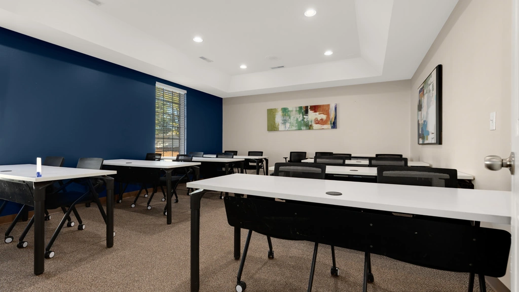 Large Conference Room - Thumbnail 3