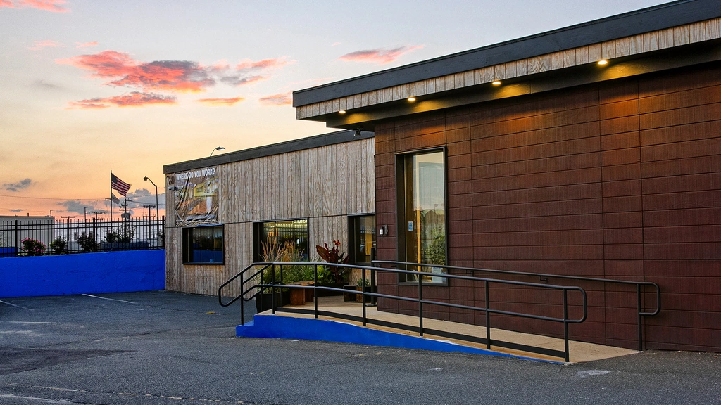 Beautiful Industrial Event Space: Cafe - Thumbnail 3