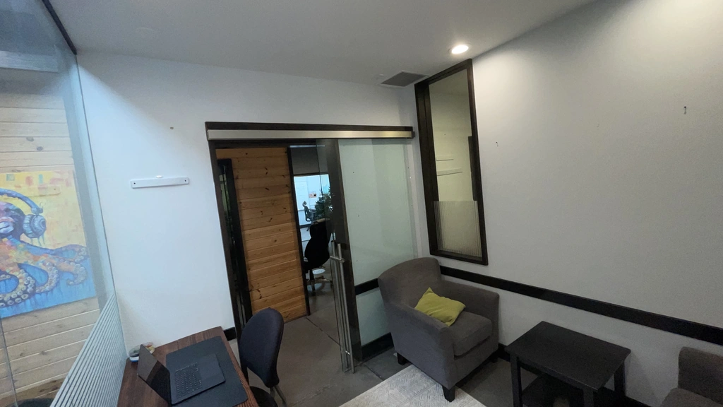 4-Person Private Office | Glass Front + Natural Light - Thumbnail 4