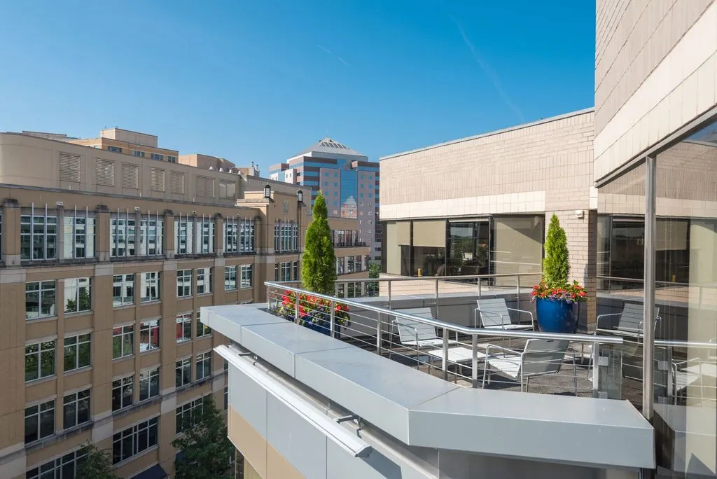 Carr Workplaces - Clarendon - 3033 Wilson Boulevard - Arlington - VA - Thumbnail 4