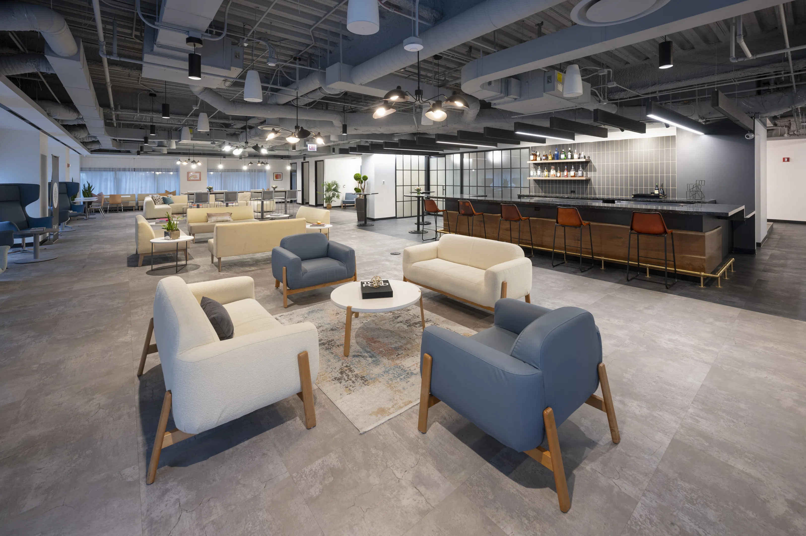 Bar and Lounge - Thumbnail 4