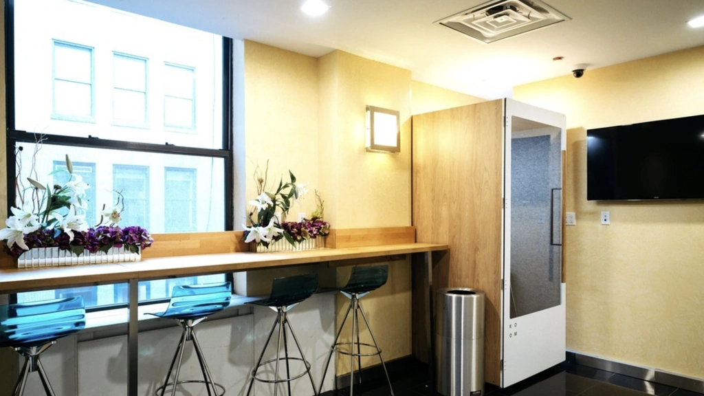 Day Office 7026 @ Jay Suites - 34th Street - Thumbnail 4