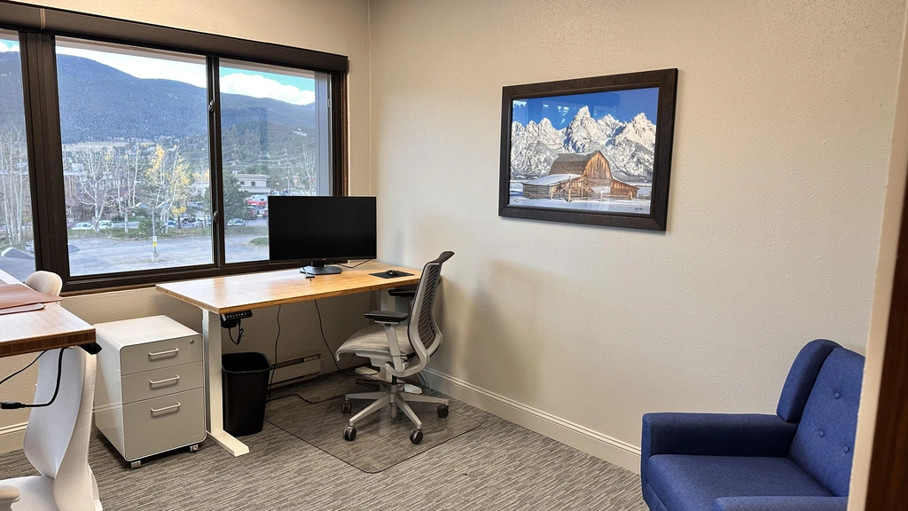 Day Office - One Person - Thumbnail 4