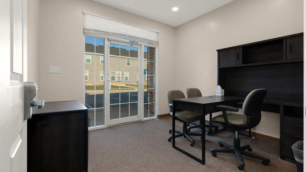 Small Conference Room - Thumbnail 4