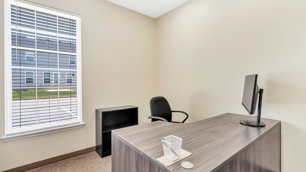 Small Conference Room - Thumbnail 3