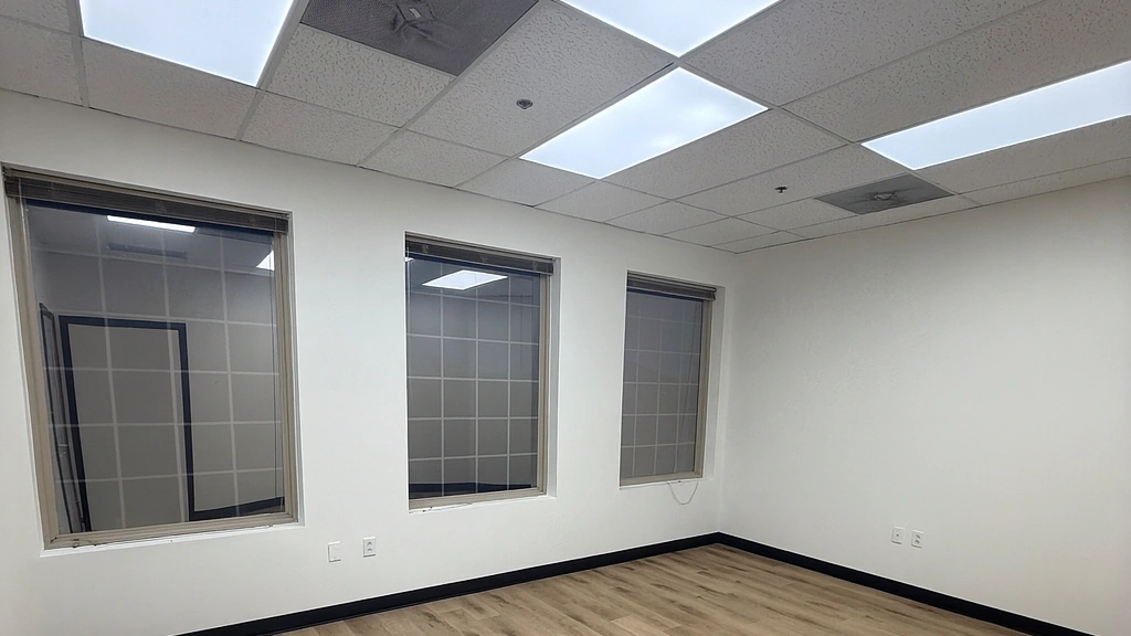 Small Conference Room - Thumbnail 3
